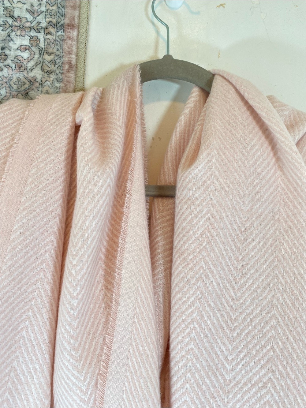 VINCE CAMUTO Blush Pink & Ivory Herringbone Scarf/Shawl/Wrap - Picture 5 of 10